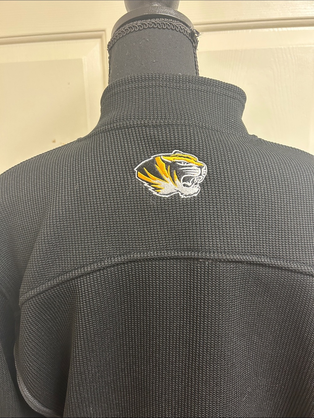 COLOSSEUM MISSOURI BLACK ADVANTAGE LONG SLEEVE QTR ZIP PULLOVER, Medium, EUC - Picture 7 of 10